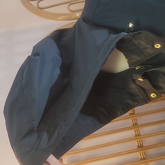 Ellen Tracy navy blue raincoat with hood gold accents size XL zipper and buttons - Picture 9 of 16